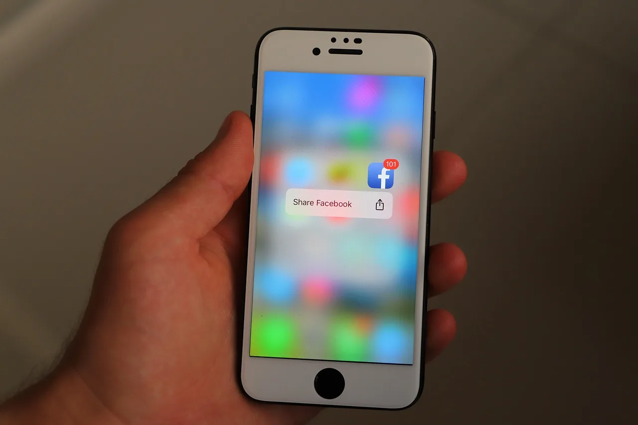 iphone, smartphone, social media, phone, mobile phone, icon, display, app, social networks, internet, social, facebook