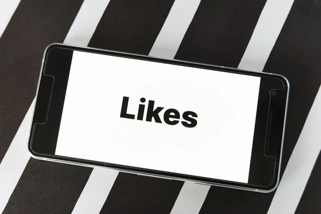 mockup, screen, smartphone, website, blog, word, thumbs up, count, social, media, influencer, facebook, statistics, number, instagram, marketing, twitter, internet, communication, network, youtube, xing, skype, like, influencer, youtube, youtube, youtube, youtube, youtube. Advertising a social media course in England: claims, recognition and withdrawal