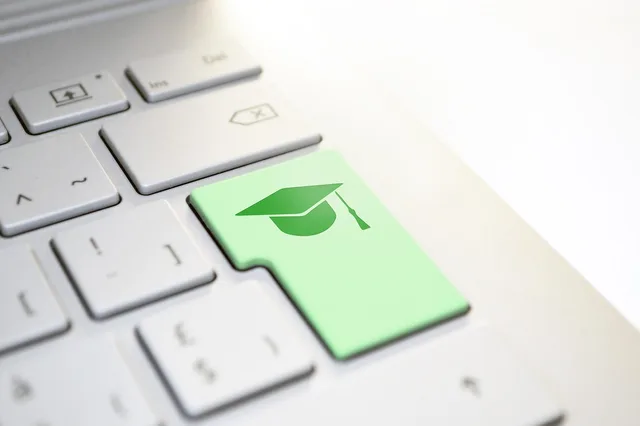study, keyboard, enter, button, training, online, www, web, communication, internet, computer, technology, connection, work, digital, business, job, digitization, networked, intelligent, knowledge, collaboration. CIM, M Training and HubSpot Academy social media courses: what each listing says