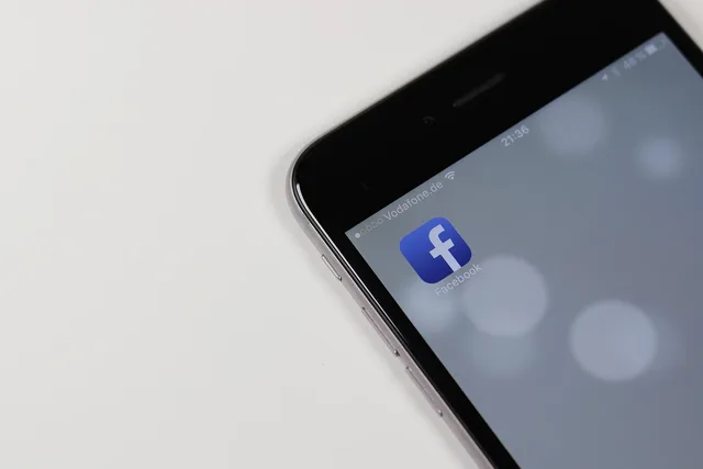 smartphone, app, facebook, social media, mobile, technology, networking, iphone, touch screen, application, phone, facebook, facebook, facebook, facebook, facebook, social media. Five social media training commercial opportunities