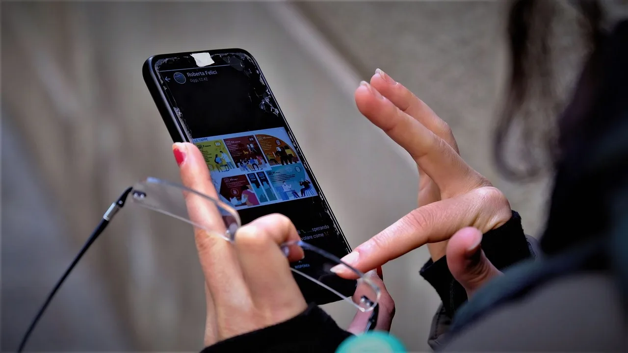 smartphone, facebook, hands, touch, internet, app, social media, touchscreen, girl, social media, social media, social media, social media, social media